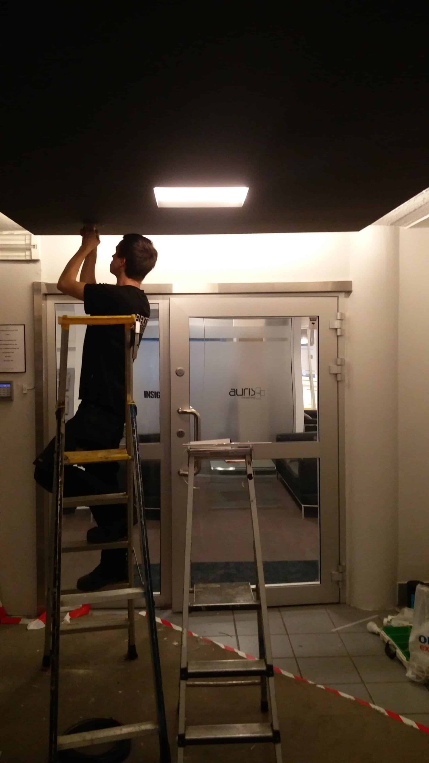 Elektriker utfører installasjon i Oslo