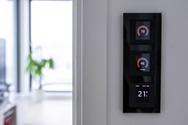 BAD < 6 KVADRATMETER, SORTE STIKKONTAKTER OG BRYTERPANEL, TOPPMODELL-VIFTE (FORUTSETTER AT VI HAR EKSISTERENDE KURSER SOM KAN BRUKES)